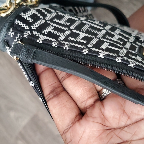 🖤🤍 Brand New Tommy Hilfiger Monogram Black & White Crossbody Purse  Bag - Picture 16 of 16